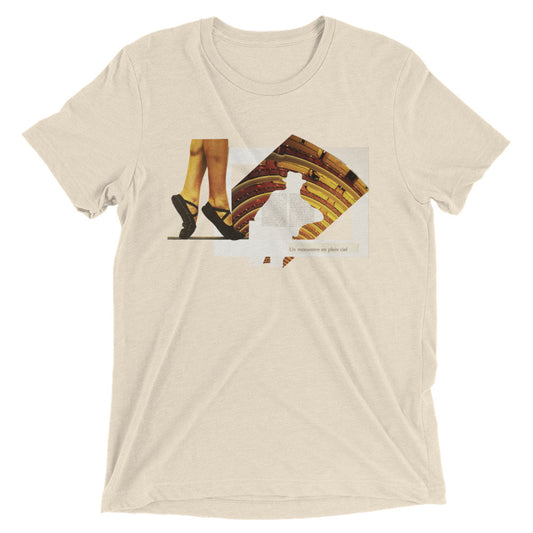 Un monastère en plein ciel : Short sleeve t-shirt