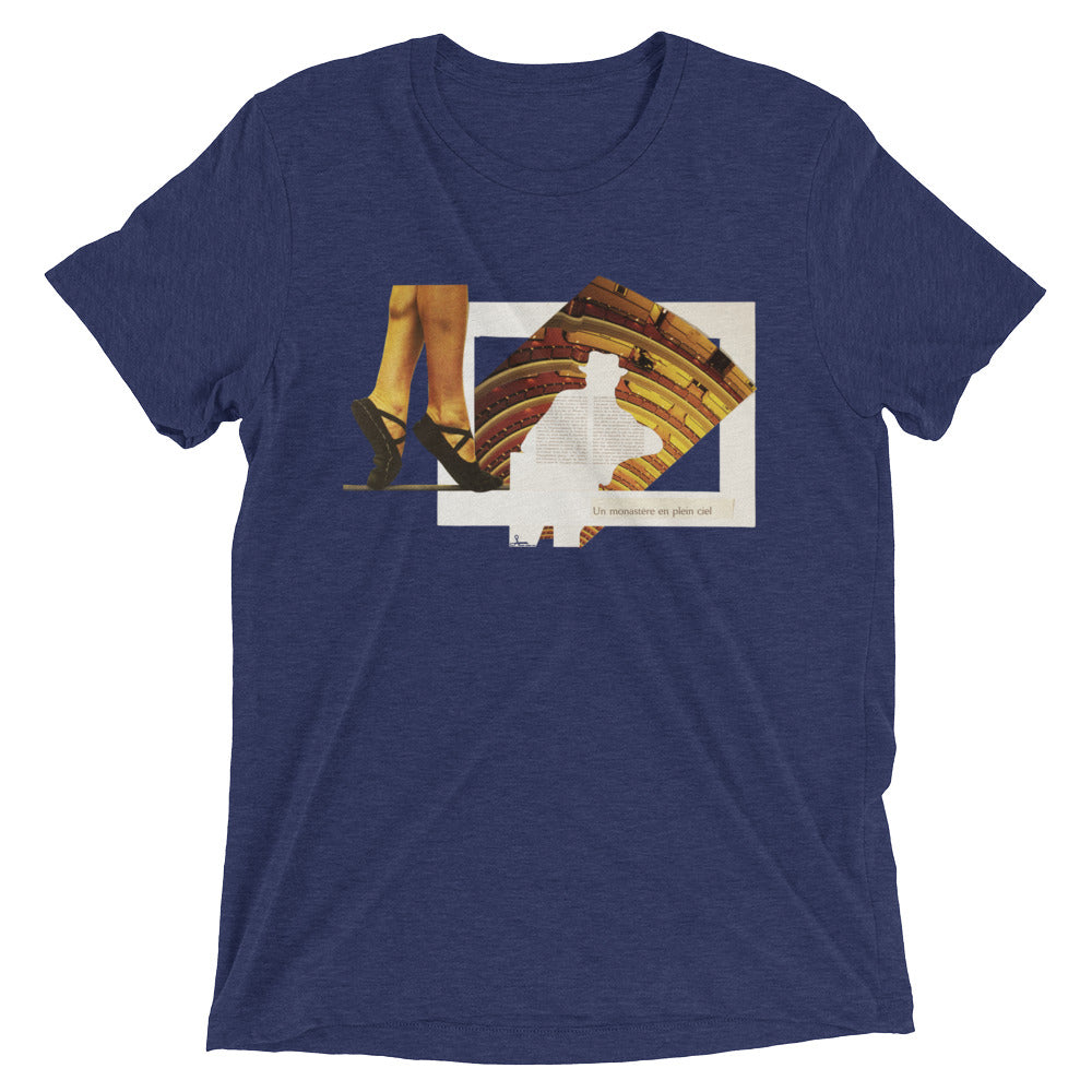 Un monastère en plein ciel : Short sleeve t-shirt