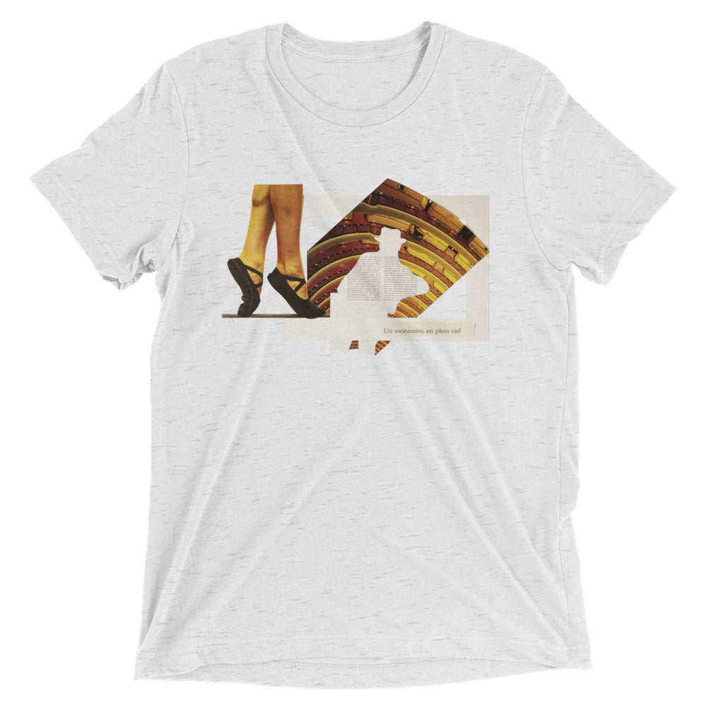 Un monastère en plein ciel : Short sleeve t-shirt
