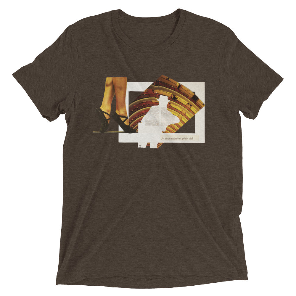 Un monastère en plein ciel : Short sleeve t-shirt