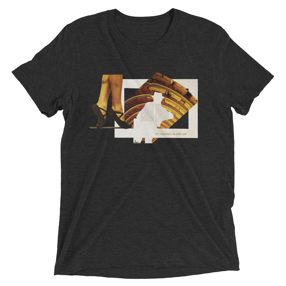 Un monastère en plein ciel : Short sleeve t-shirt